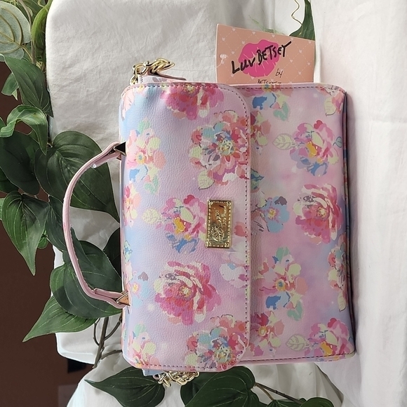 BETSEY JOHNSON LUV BETSEY CROSSBODY - Picture 3 of 9